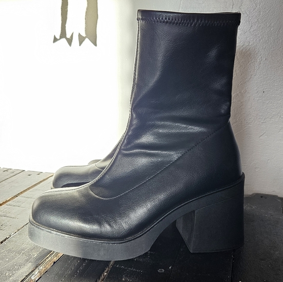 Call It Spring Women's 8 Black Heeled Boots Chunky Block Heel Pull On Grunge Y2K - Picture 1 of 12